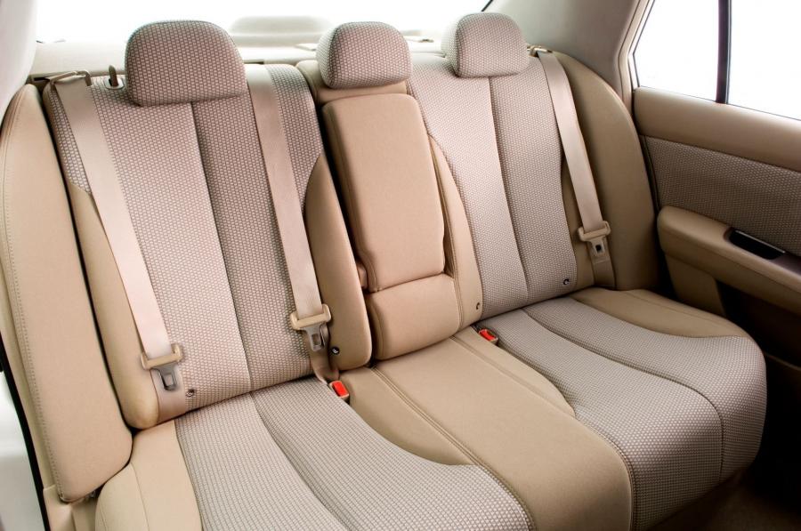  Nissan Tiida Sedan 2005 года  (фото 26 из 50)